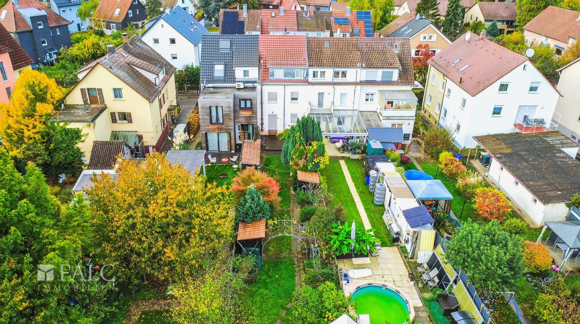 Rückansicht mit XXL-Garten